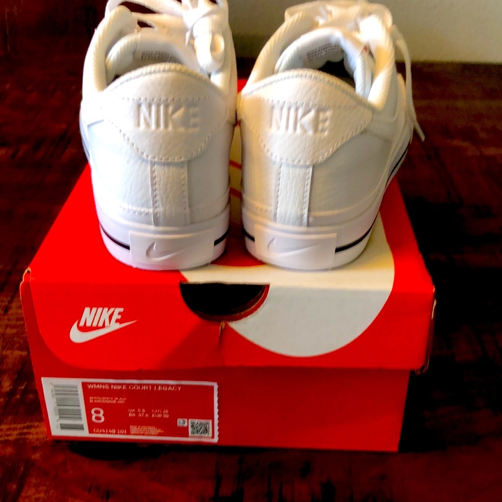 Women’s Nike Court Legacy sneakers. - Picture 3 of 4